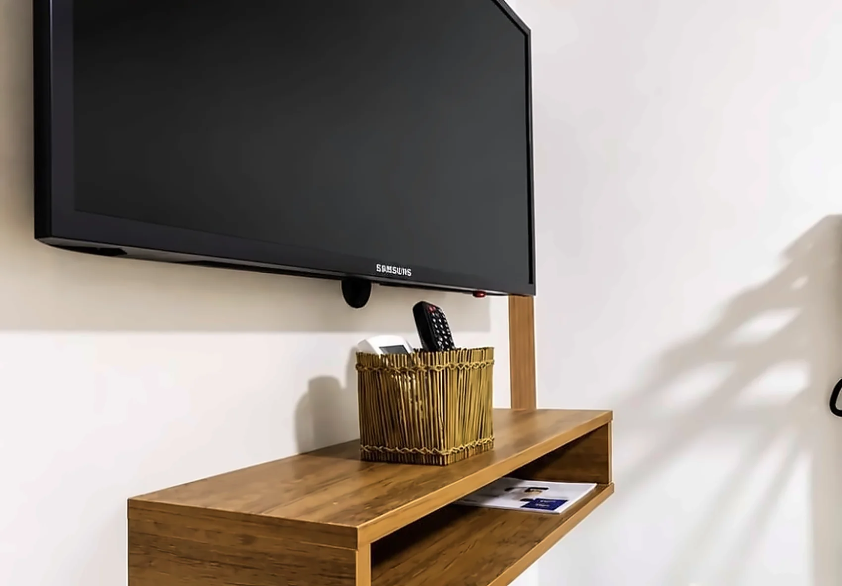 Televisão e mobiliário do Quarto Standard